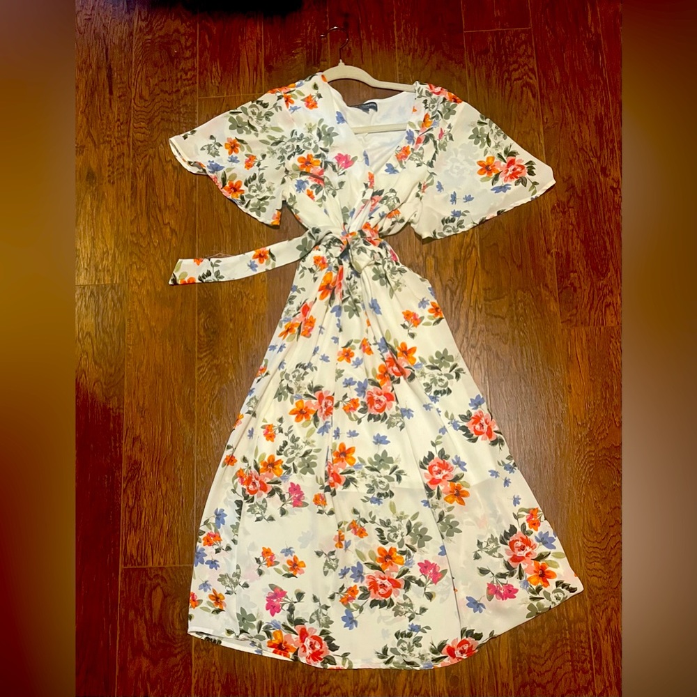 One Clothing Dress, Maxi, Wrap Large - in cream with flowers - Picture 1 of 3